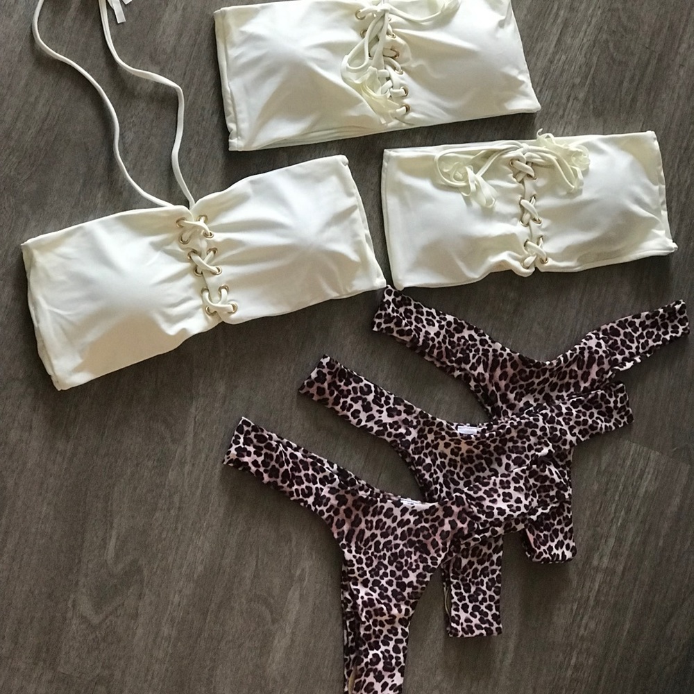 Strapless bikini top& Leopard Bottoms
